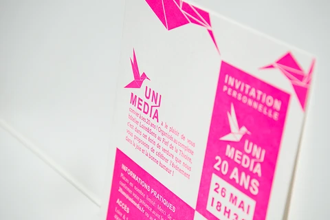 carton d'invitation en letterpress rose fluo